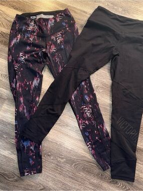 Victoria’s Secret VSX Medium Knockout Crop Compression Leggings Lot 2 Pair